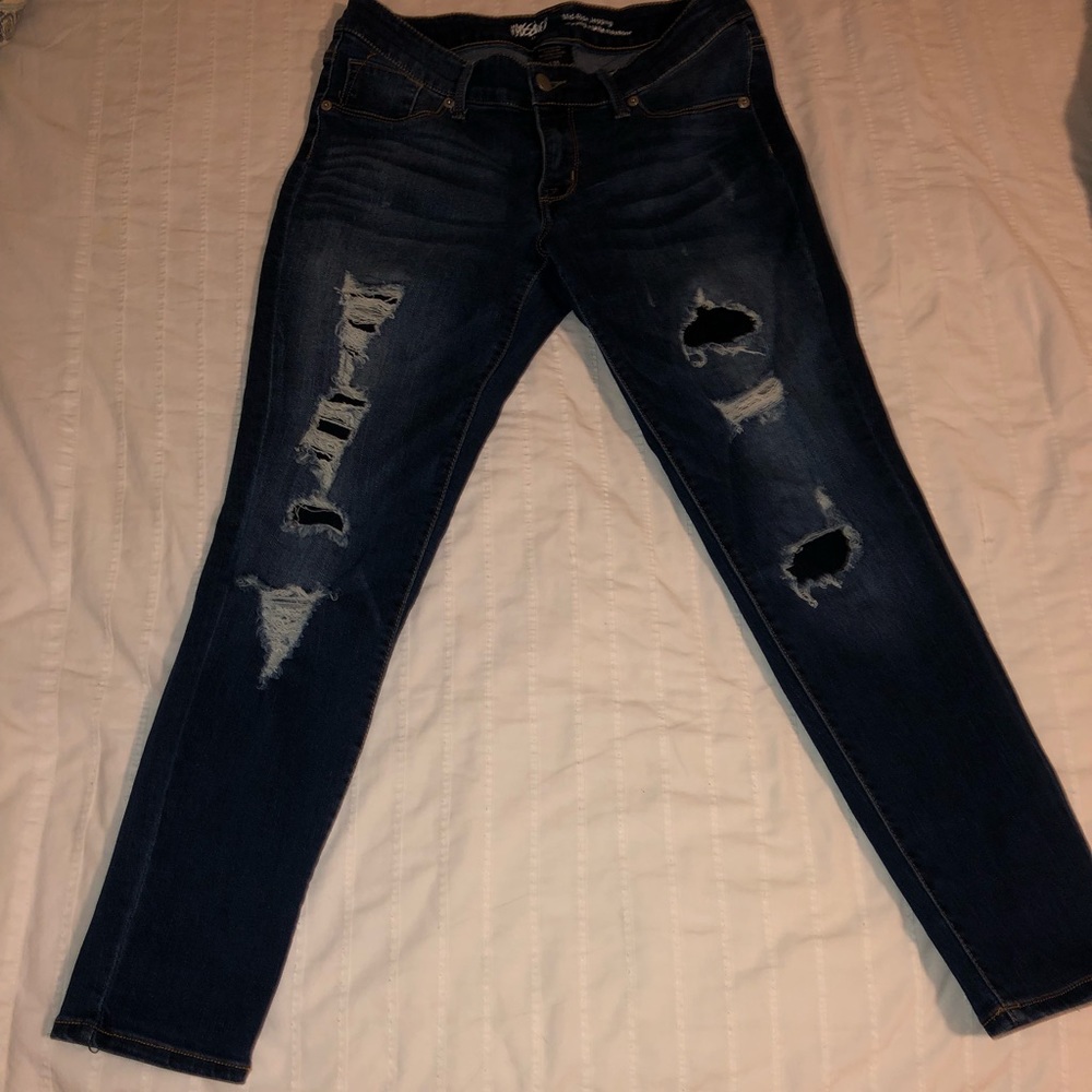 Distressed Mid rise jegging